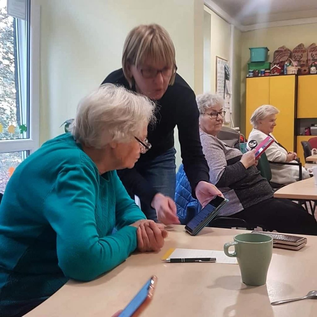 Filmoterapia i pogotowie smartfonowe w naszym klubie